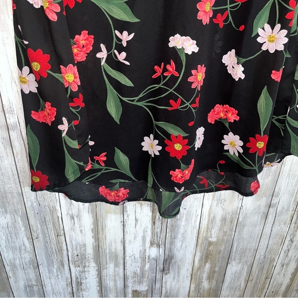 Torrid Floral Georgette Blouse 1X Black Red Split Neck Lightweight Plus Size Top - Picture 4 of 6